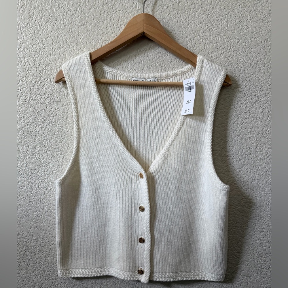 Abercrombie & Fitch size XL MARA Rib Knit Crest Button Up Sweater Vest in Cream - Picture 4 of 12